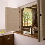 The Reddoorshouse